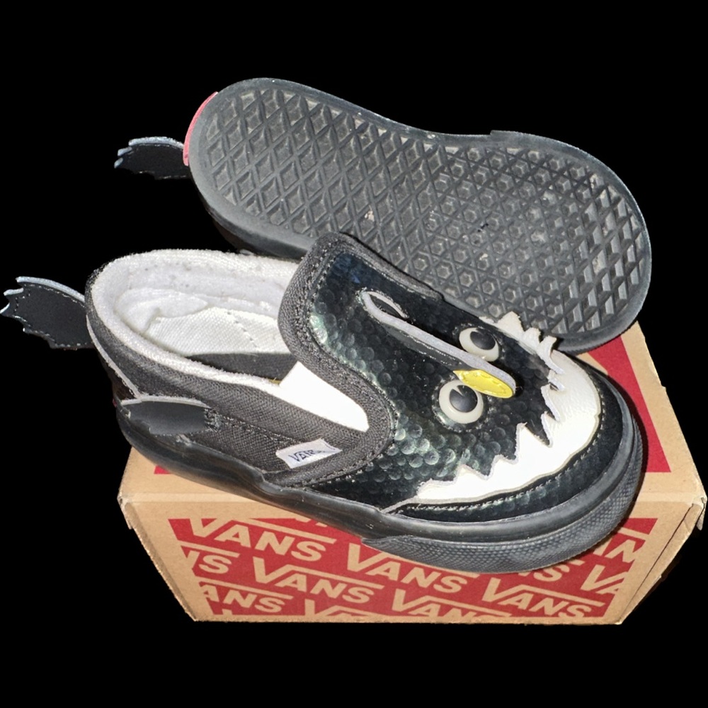 Toddler Angler fish GLOW slip on Vans